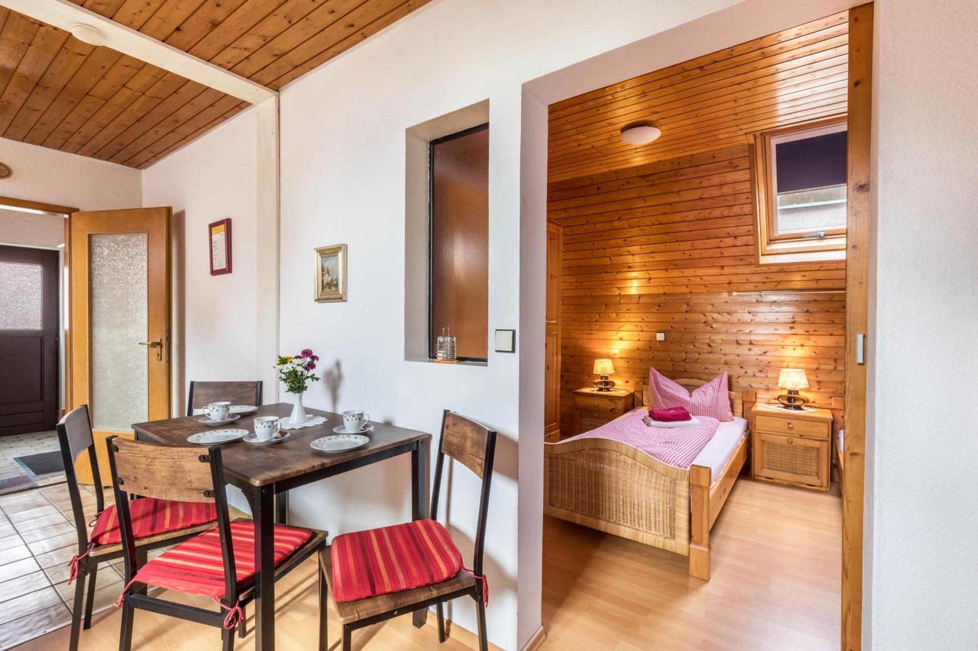 Apartmenthaus Ferienwohnungen Sila Weinstadt Buitenkant foto