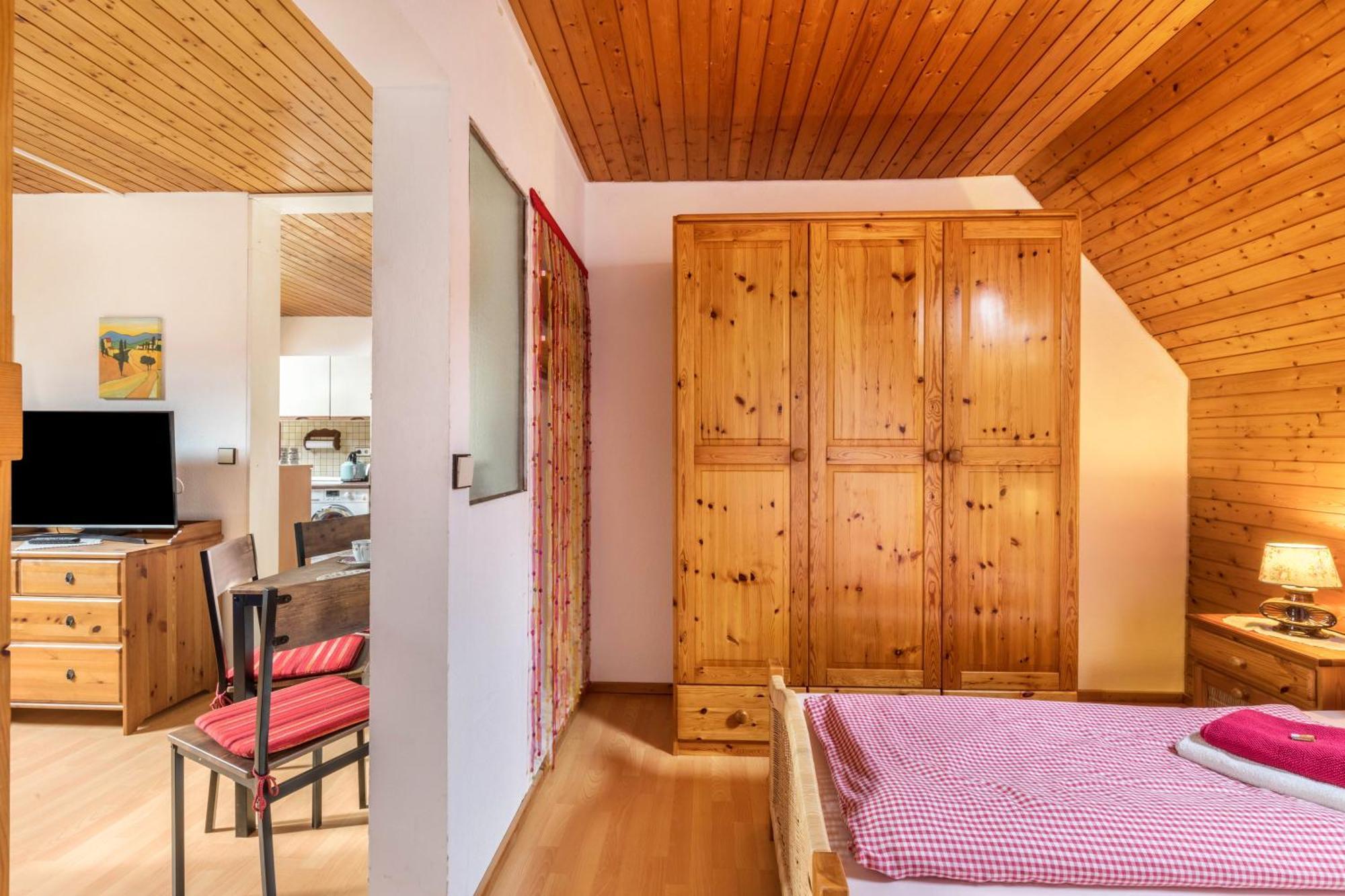 Apartmenthaus Ferienwohnungen Sila Weinstadt Buitenkant foto