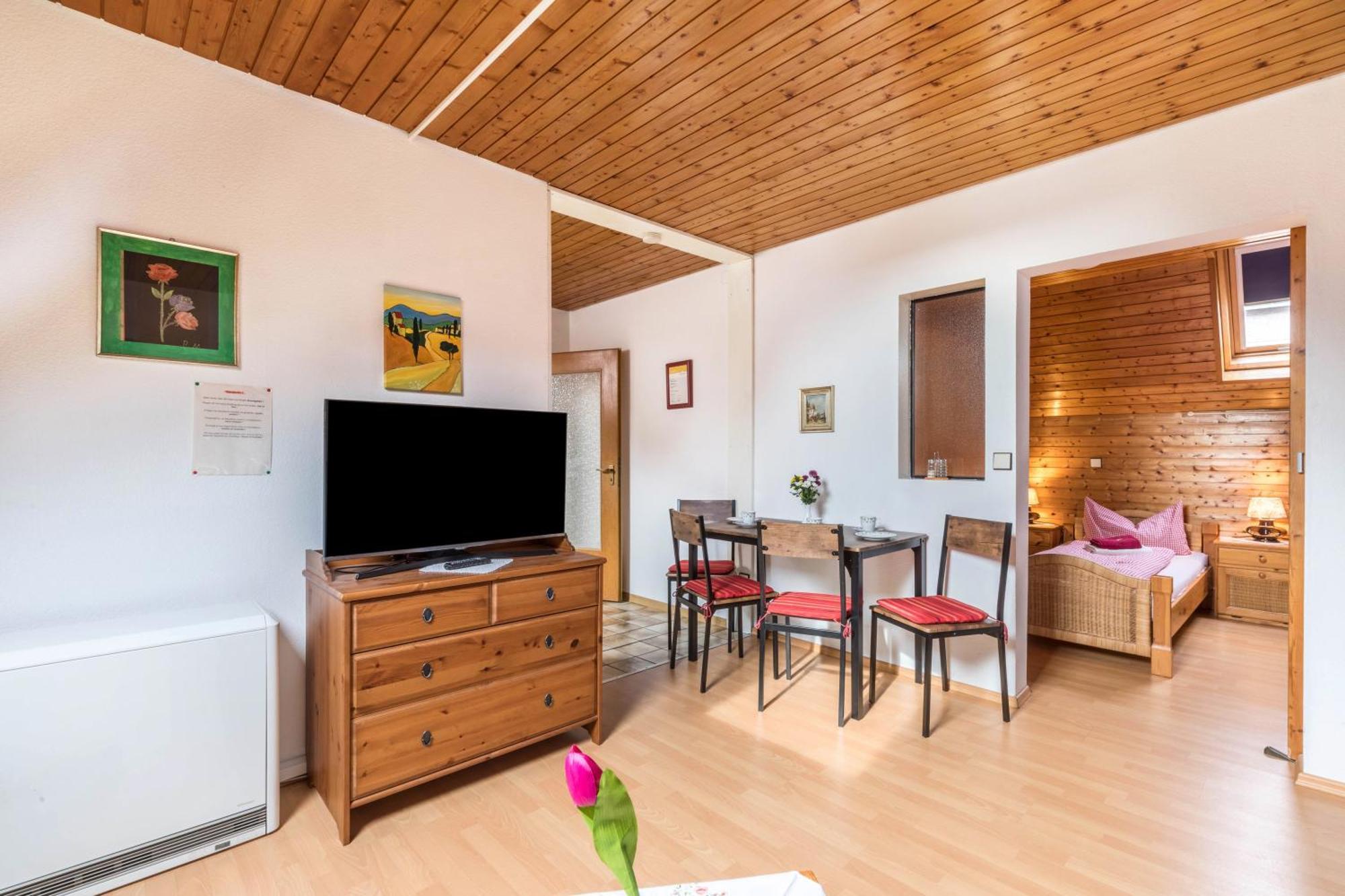 Apartmenthaus Ferienwohnungen Sila Weinstadt Buitenkant foto
